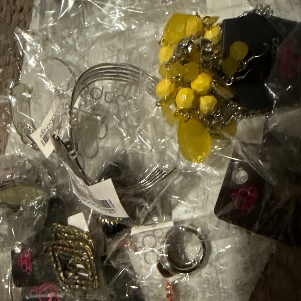 Jewelry - Picture 3 of 3